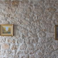 mur en pierre apparente