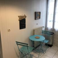 cuisine avec coin petit déjeuner